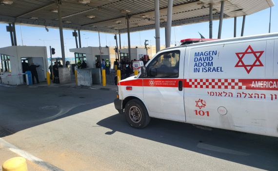 פיגוע דריסה במחסום קלנדיה: מאבטח נפצע קל