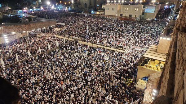 תיעוד מרהיב: כ-70,000 איש במעמד הסליחות בכותל