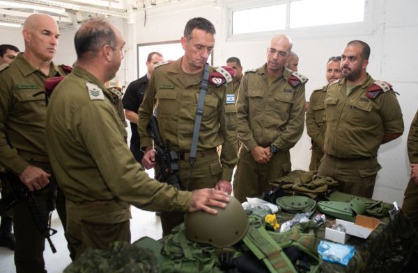 לקראת הסלמה? הרמטכ"ל ערך ביקורת במחסני החירום