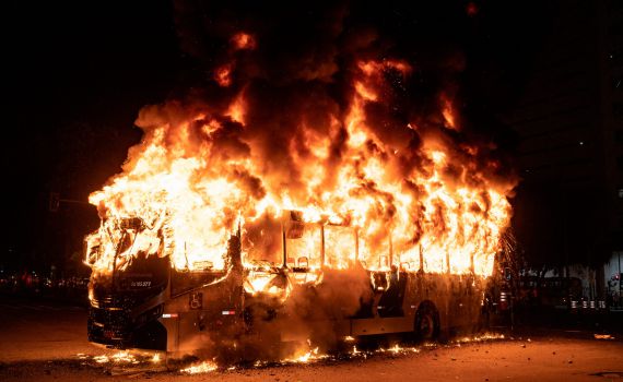זוועה בדרום אפריקה: 20 הרוגים בהתלקחות אוטובוס