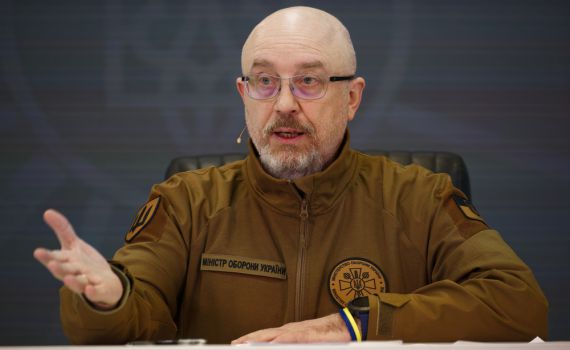 דרמה באוקראינה: שר ההגנה התפטר מתפקידו