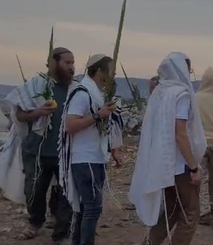 מרגש: אמירת תהילים במקום בו נפל הרב הרלינג