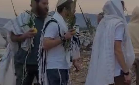 מרגש: אמירת תהילים במקום בו נפל הרב הרלינג