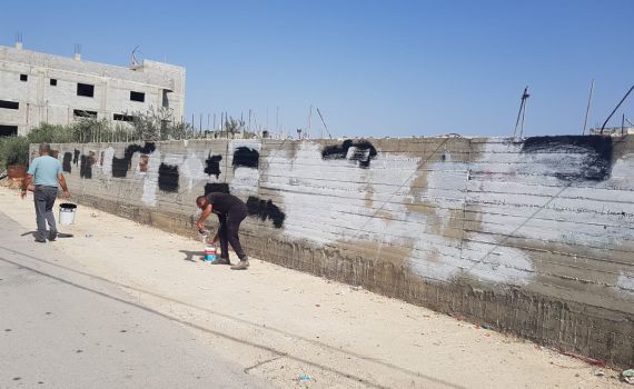 זו הרתעה: תושבי חווארה מחקו את צלבי הקרס