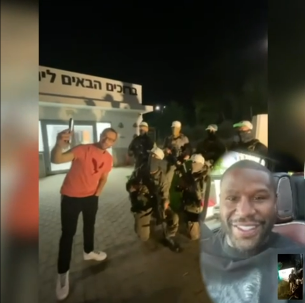 המתאגרף שתמך בישראל בשיחה עם חיילי יחידת יהלום