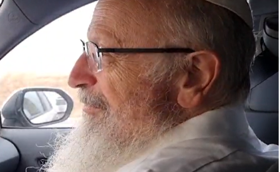 הרב שמואל אליהו הגיע לאיזור הקרבות בדרום. צפו