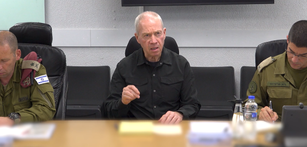 גלנט: עוצר מוחלט על עזה, לא דלק, לא מזון, לא חשמל