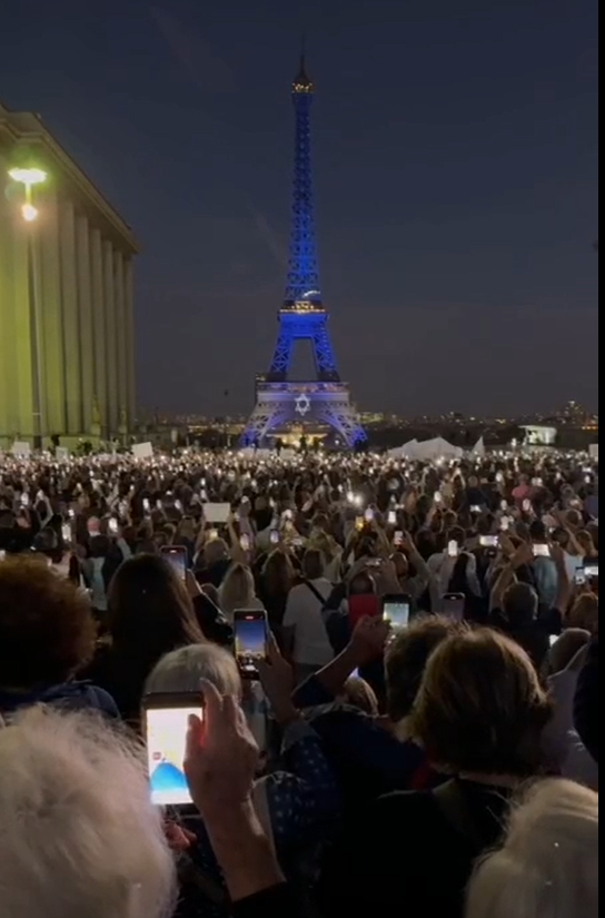 מגדל האייפל הואר בכחול לבן אלפים שרו התקווה