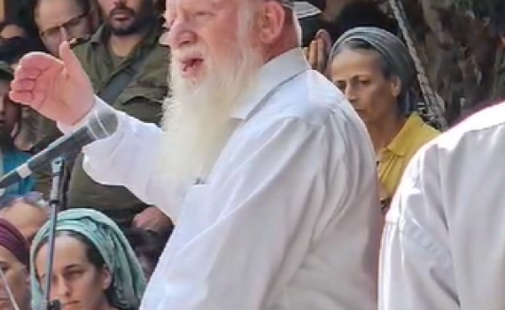 הרב שלמה וייצן בהלווית בנו: "שום משא ומתן, יש לנו כוח"