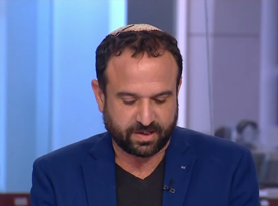 כך היועץ הסרוג בחר לסיים את השידור בחדשות 12. צפו