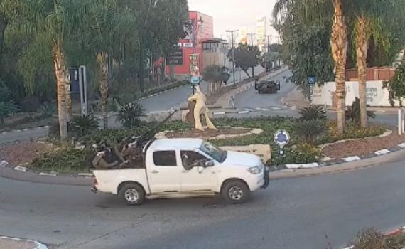תיעוד: עשרות מחבלי חמאס פושטים על העיר שדרות