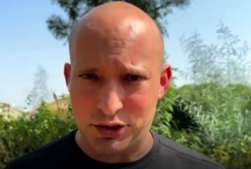 בנט התפוצץ על המגישה: 'אין לך מוסר; תתביישו'. צפו