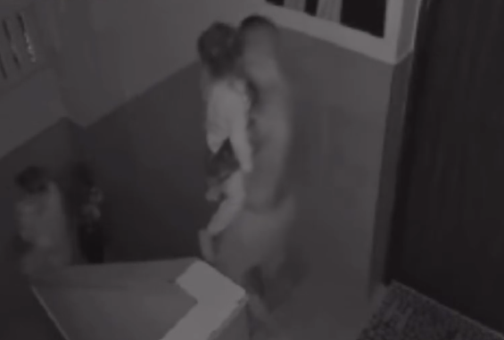 נס | צפו: המשפחה יצאה לממ"ד; הטיל פירק את הבית