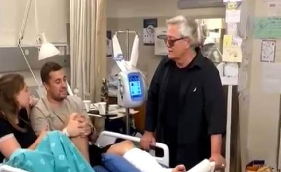 מלך העולם: שלמה ארצי מבקר את הפצועים