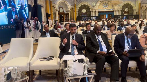 צפו: שלמה קרעי מברך בערבית בנאומו בסעודיה