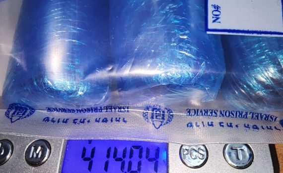 בזמן מפגש עם אסיר: עורך דין נתפס מעביר חומר אסור