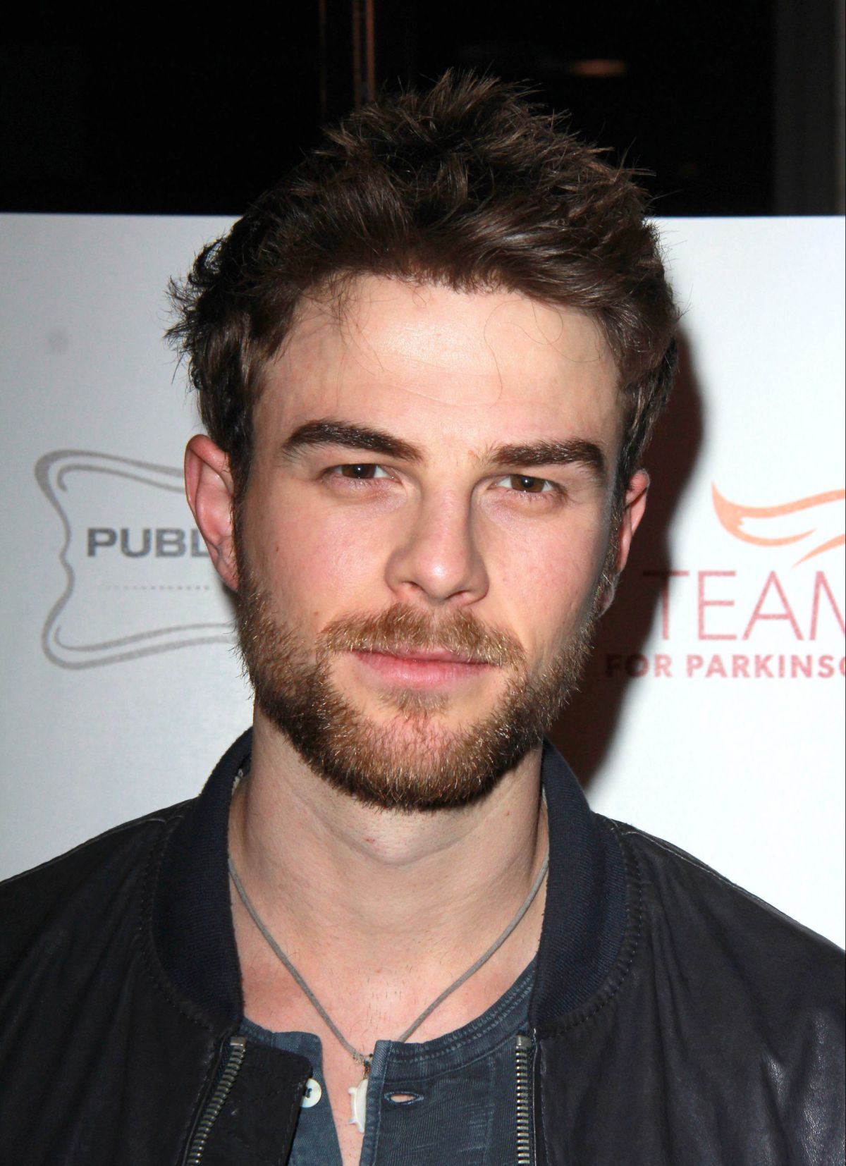 לפי שעזב את ישראל: הכוכב האוסטרלי ביקר את החטופים שחזרו