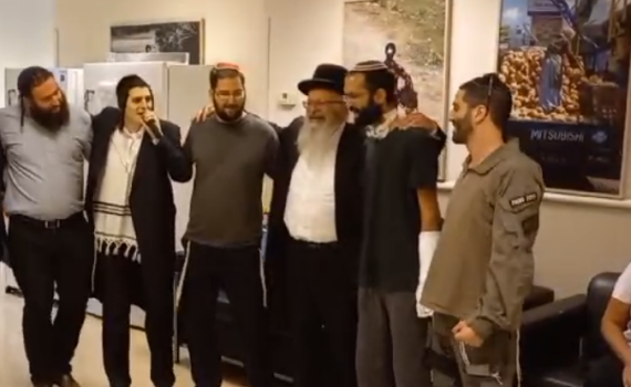 הפצוע הקשה מכרם שלום קם על רגליו | צפו