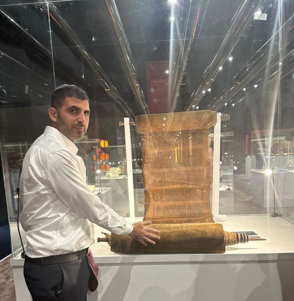 מרגש: קרעי קרא מספר תורה ביריד בסעודיה