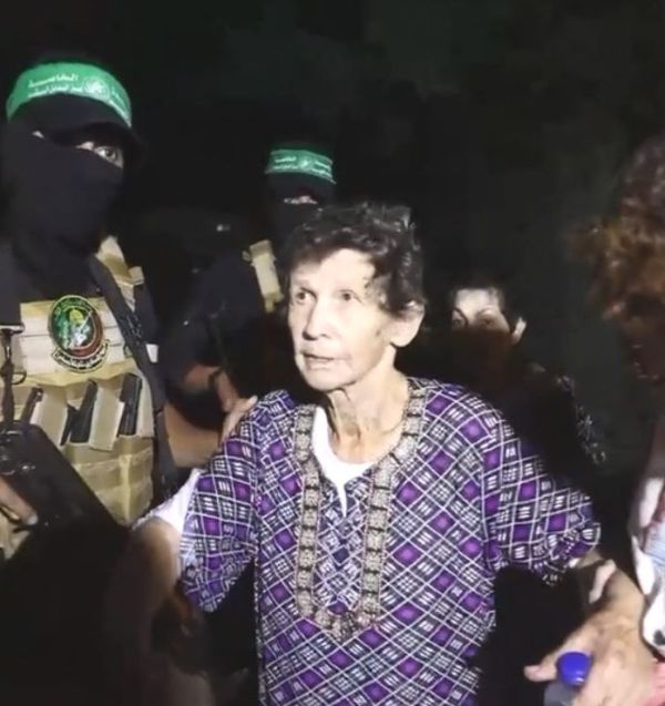 החטופה לסינוואר: ״תמכנו בשלום, איך פגעת בנו?״