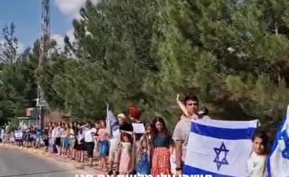 צפו: עלי מלווה את שילה ראוכברגר לקול ברכת כהנים