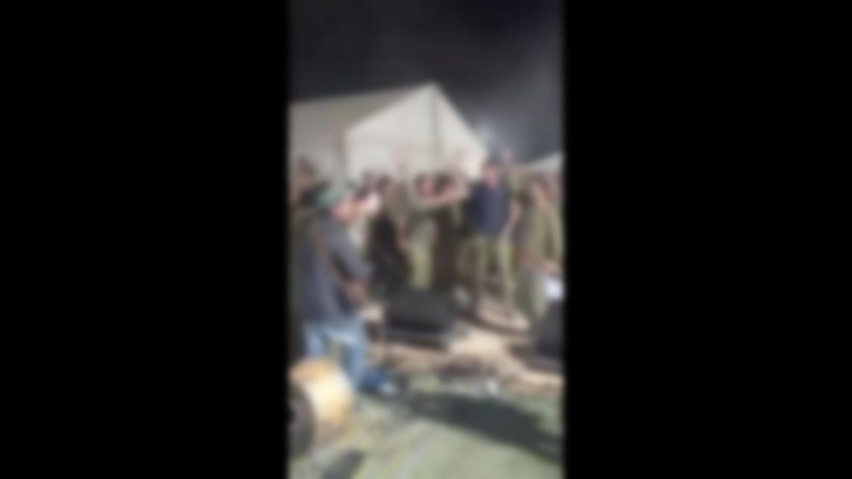 צפו: לוחמים בשטחי כינוס שרים "זכרני נא"