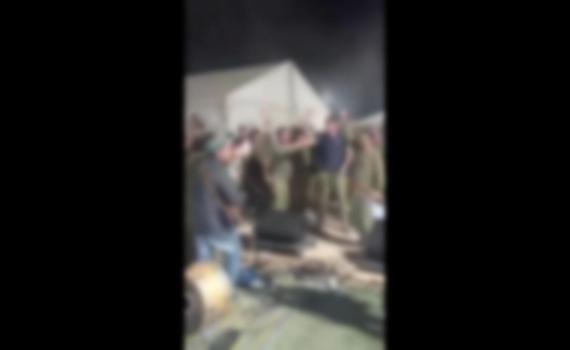 צפו: לוחמים בשטחי כינוס שרים "זכרני נא"