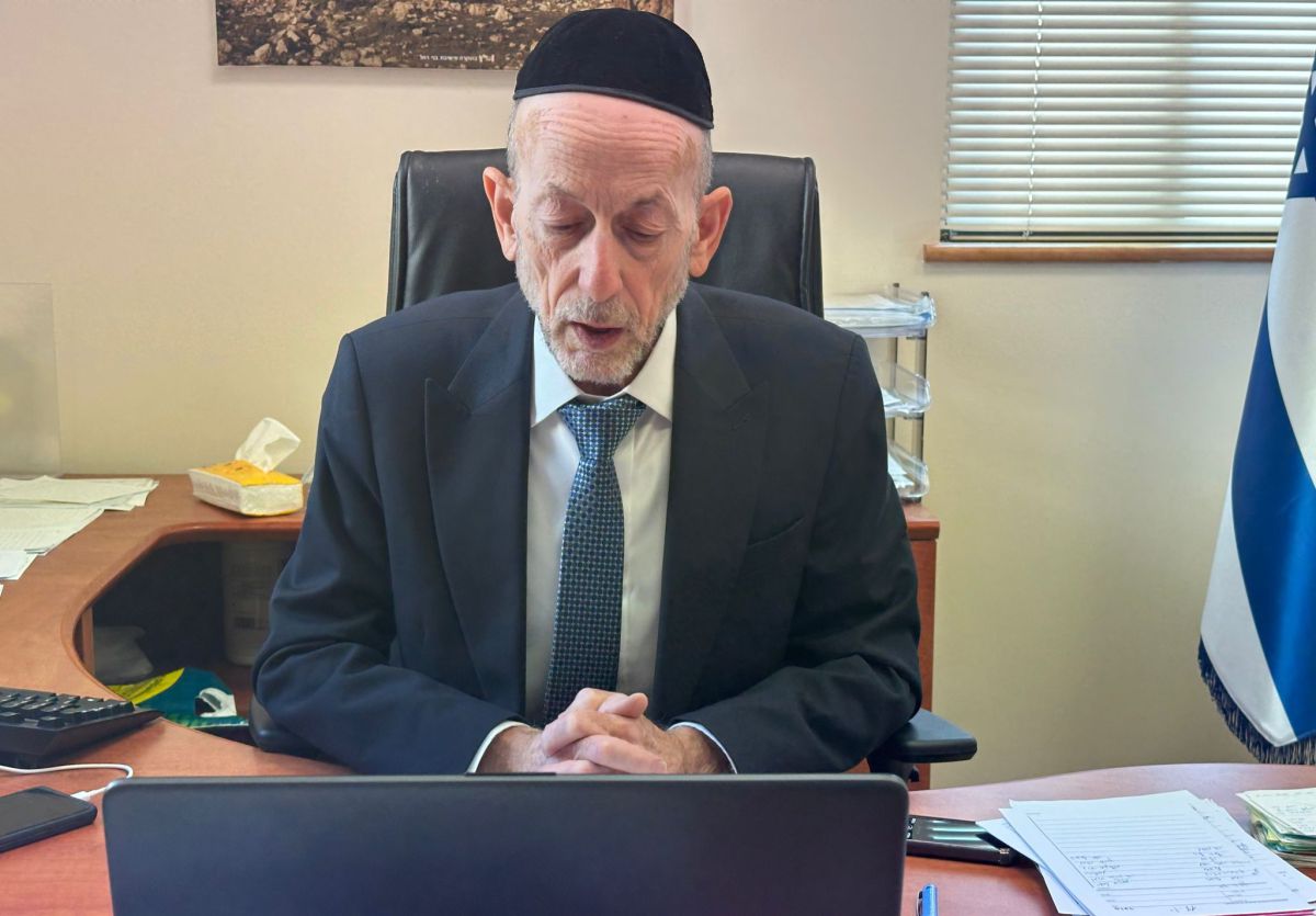 ניצול שואה נרצח ו-580 ניצולים פונו מבתיהם