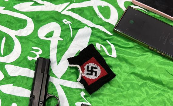 נעצר תושב א-טור שהחזיק בביתו דגל חמאס וצלב קרס