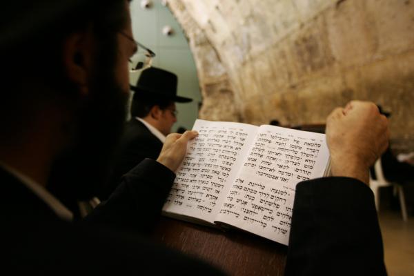 הרב לאו קורא לציבור: אמרו 3 מזמורי תהילים