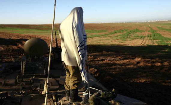 לקראת עשרה בטבת: האם חיילים חייבים לצום?