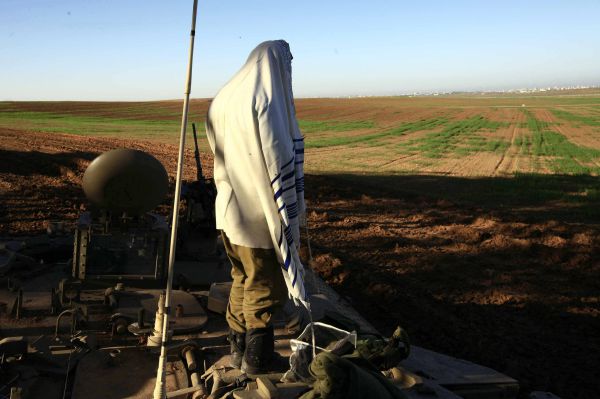 לקראת עשרה בטבת: האם חיילים חייבים לצום?