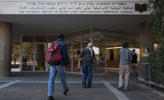 מעצב לוגו הספרייה החדש: מבין את ההחלטה שלהם