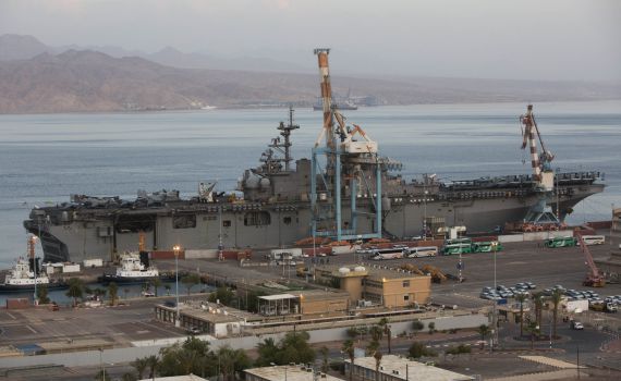 משחתת אמריקאית יירטה טילים מתימן שיועדו לישראל