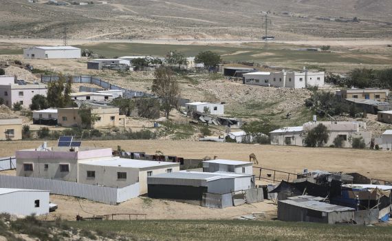 צבע אדום באזור הפזורה הבדואית מצפון לבאר שבע