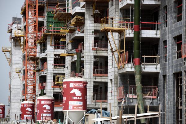 בתוך דקות: שני פועלים נפצעו במהלך עבודתם