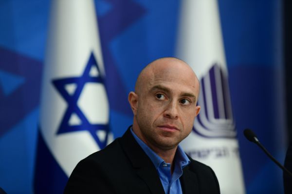 12 שנים אחרי שנפצע: התפקיד החדש של זיו שילון