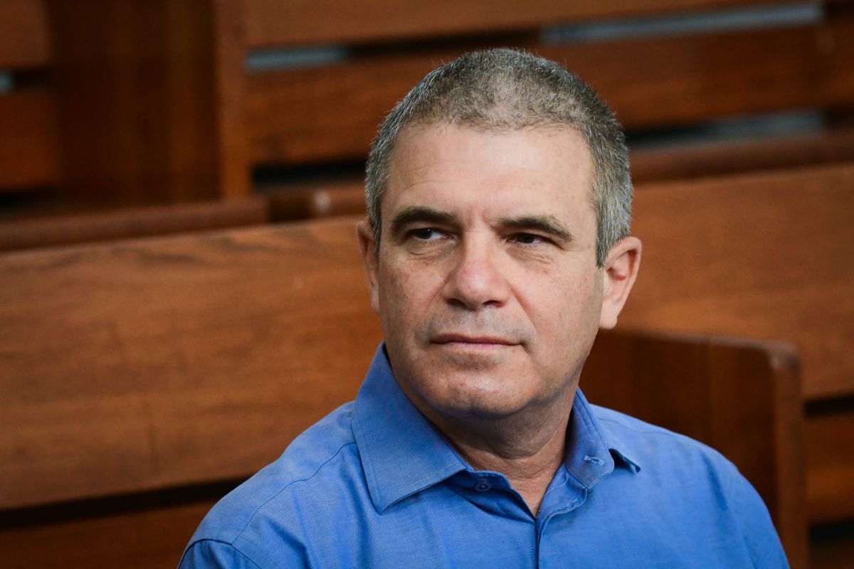 גל הירש בתגובה ראשונה לסערה סביבו