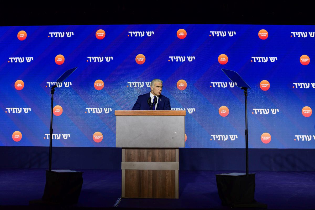 לפיד חגג 'בר מצווה' למפלגתו, ברשת פחות התחברו לחגיגות