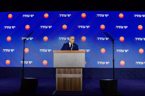 לפיד חגג 'בר מצווה' למפלגתו, ברשת פחות התחברו לחגיגות