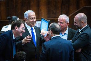 הליכוד במתקפה: "הדיפ סטייט פותח מדי יום בחקירות נגדנו"