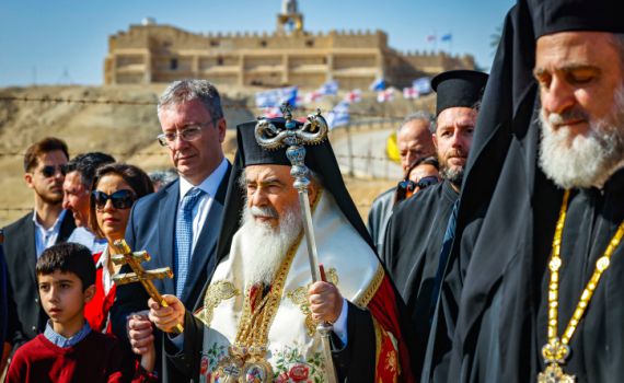 סערת היריקות על צליינים | אוי לנו מאותה בושה