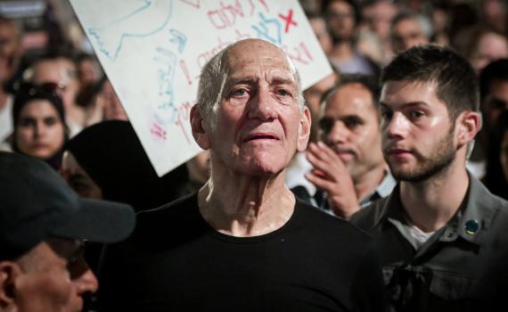 אולמרט ב-BBC: "מה שישראל עושה בעזה מתקרב לפשע מלחמה"