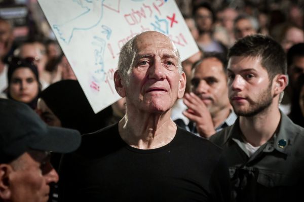 אולמרט ב-BBC: "מה שישראל עושה בעזה מתקרב לפשע מלחמה"