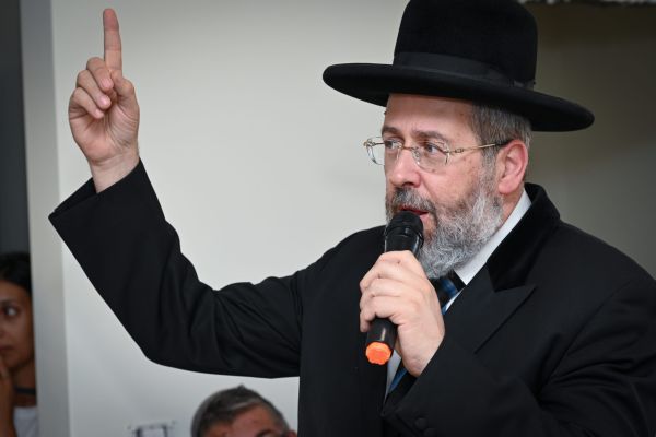 הרב לאו: "תופעה פסולה שאין לה קשר להלכה"