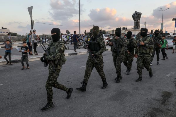 בארי: מחבלים מתבצרים בבתים בקיבוץ; רובם חוסלו