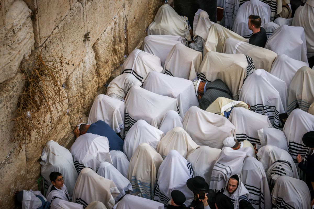 בשידור חי: ברכת כהנים בכותל ותפילה לחטופים