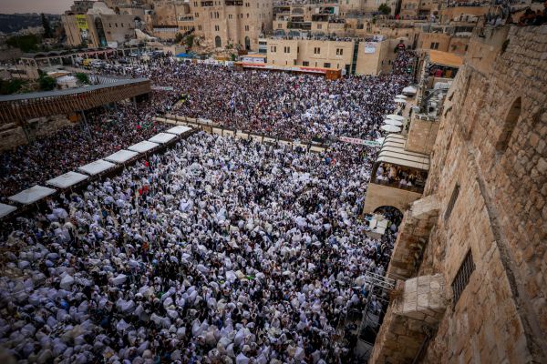 תיעוד מרהיב: עשרות אלפים בברכת הכהנים בכותל