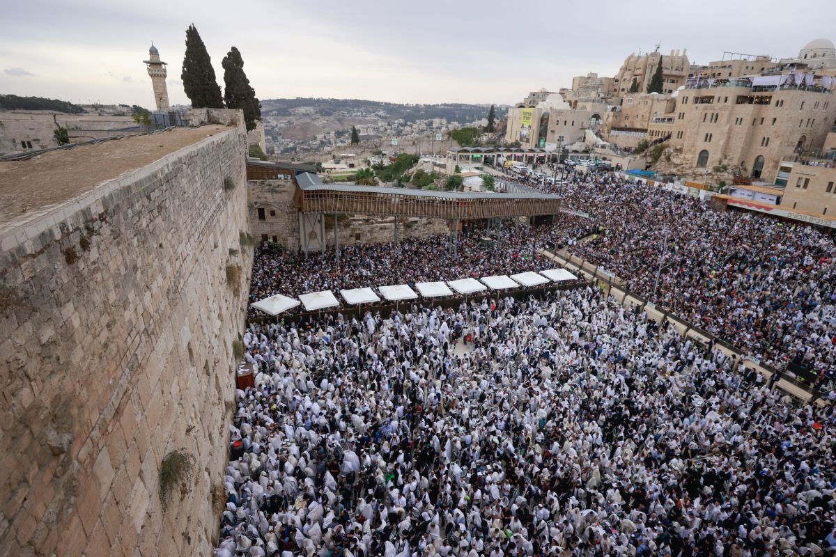 הרבנים הראשיים: החזירו את אבני הכותל שנלקחו למיצג היסטורי