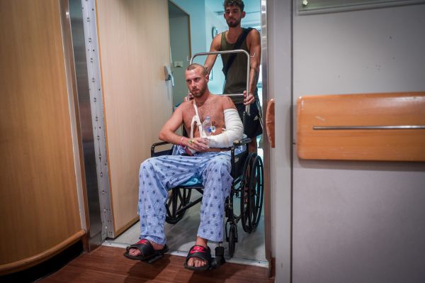 מספר הנרצחים עולה ל-800;  2,500 פצועים